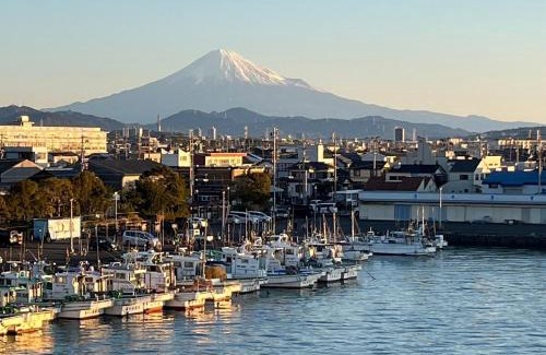 Suruga Ward Apartamento | 貸切古民家 海まで徒歩3分 富士山の見える海岸 最大14名宿泊 家族親戚 帰省 合宿 BBQ Japanese ミクソロジーハウスふじや Mixology House Fujiya