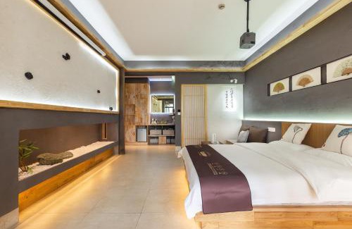 Yuzhong Apartamento | 重庆解放碑阳崽民宿高层新中式景观Youngzai Apt in Jiefangbei 5