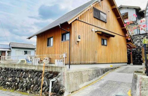 Tosa Casa | 飲食店やスーパーも徒歩圏内!豊かな自然と共存するウッドハウス。