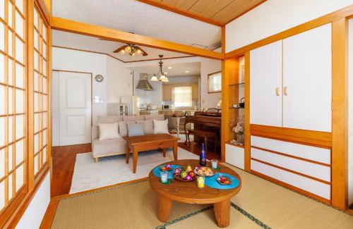Kadena-cho Casa | 駐車場2台 海中道路や伊計島にアクセス良好 和室付き 最大5名宿泊施設 Guest house mum
