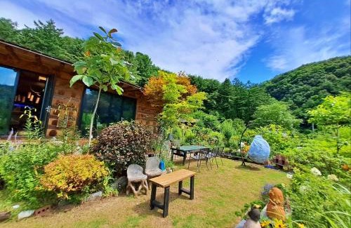 Yeongwol Otro | 강원도 영월 100평의 정원이 딸린 독채 황토 펜션