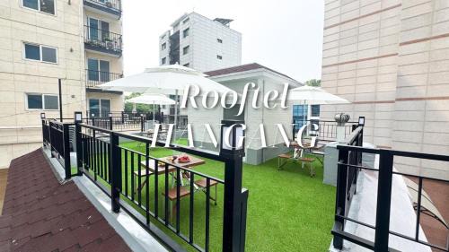 Dangsan-dong Apartamento | #무료짐보관 #3룸 #침대5개 #루프탑 #한강 #당산역5분 #홍대 #합정 #공항버스 #16평 #단체 #301호