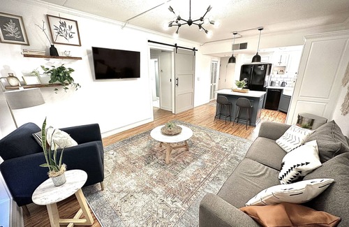 Midtown Condominio | 0.5 mile Easy Walk To Downtown, Pool, Free Parking, Close To Vanderbilt