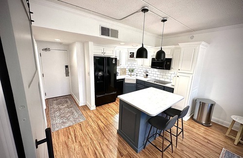 Midtown Condominio | 0.5 mile Easy Walk To Downtown, Pool, Free Parking, Close To Vanderbilt