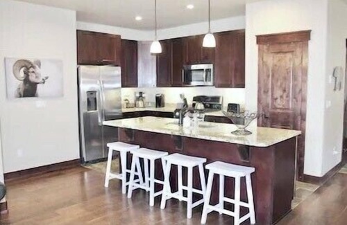 Keystone Casa | 0.5 mile walk to Gondola and Keystone Village! 50 yards to Keystone Shuttle!