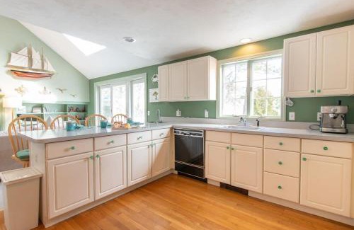 South Chatham Casa | 0 6 Miles to Beach Great for families