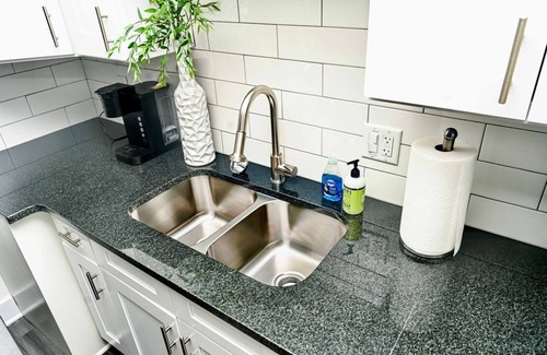 Midtown Apartamento | 0.8 miles from Little Caesars Arena, 2 BR with Free Parking
