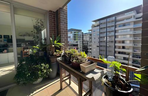 Mascot Apartamento | 0 min to train, 2 stops to city