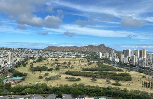 McCully - Moiliili Apartamento | 01 FREE Parking 10 min beach 2br-Waikiki Ala Moana