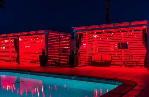 Desert Hot Springs Complejo | 02 The Prince Rm @ The O Spa | Mineral Spring Pools, Cannabis + Pet Friendly.