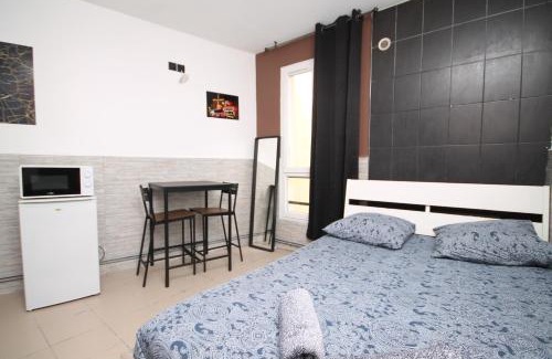 Saint-Denis Cama Y Desayuno | 04 - Chambre avec lit double proche Paris et transports WIFI