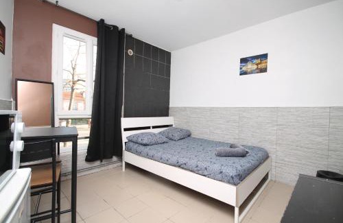 Saint-Denis Cama Y Desayuno | 04 - Chambre avec lit double proche Paris et transports WIFI
