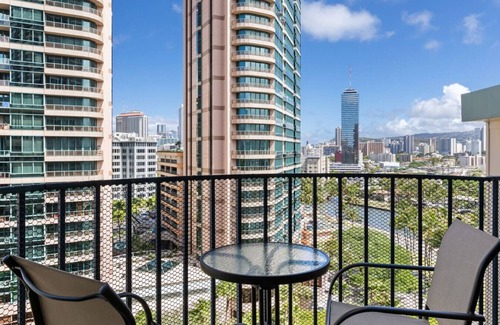McCully - Moiliili Apartamento | 05 FREE Parking/10 min beach/2br-Waikiki/Ala Moana