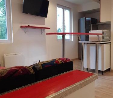Razac-sur-l'Isle Apartamento | 05 - Très joli 3 pièces neuf 2 chambres, logement tout équipé pour 1 à 4 personnes maximum, vue sur jardin avec parking privatif, grand fourgon possible, tout le linge de maison est fourni