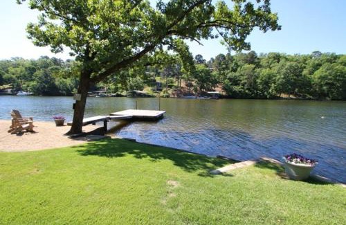 Mid America Casa | #06 - Lakeview Two Bedroom Cottage-Pet Friendly