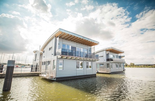 Kroeslin Casa | 08. floating houses (105 m²) Thalassa - Floating house no. 11 with fireplace