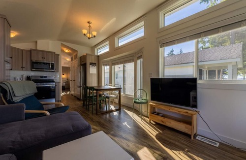 Regional District of Mount Waddington Cabaña | 09 - Kingfisher Cottage By The Sea at Alder Bay
