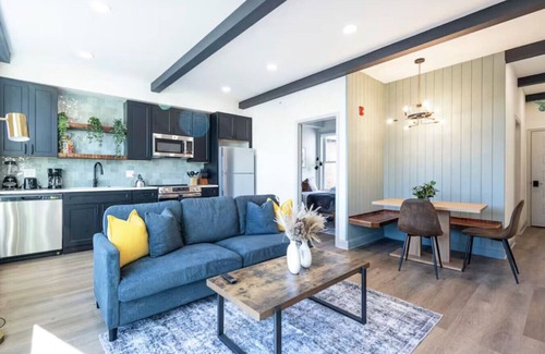North Philadelphia West Apartamento | 1/1 Across from Fairmount Park | 10 mins to DT (D)