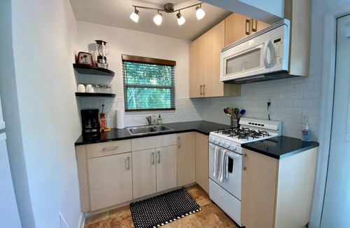 West Palm Beach Apartamento | 1/1 steps from downtown w/bikes. clean & comfortable