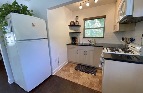 West Palm Beach Apartamento | 1/1 steps from downtown w/bikes. clean & comfortable