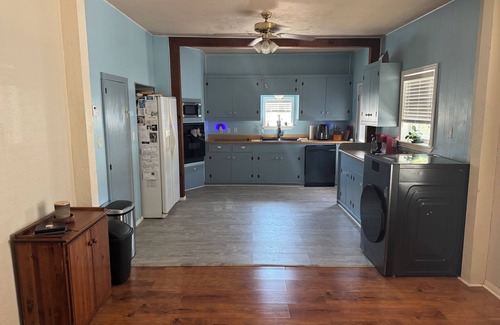 Portland Cabaña | 1-2 bedroom cottage in quiet Portland TX with central AC, optional fitness room.