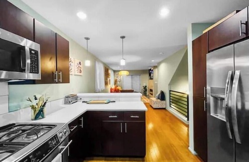Alki Casa | 1/2 Block 2 Beach Parking Large Patio EnSuite Bath