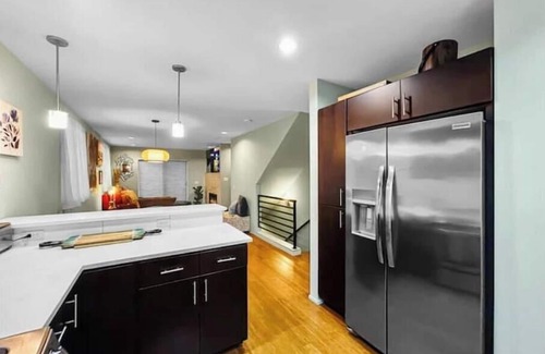 Alki Casa | 1/2 Block 2 Beach Parking Large Patio EnSuite Bath