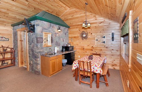 Flintstone Chalet De Esquí | 1/2 double cabin with king bed and single child sized pull-out sleep sofa (sleeps 2 adults & 1 child