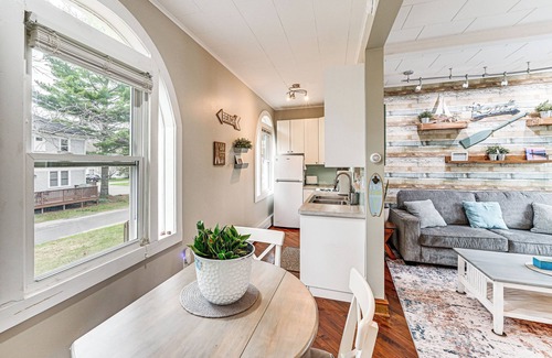 South Haven Condominio | 1/2 Mi to Beach & Lake Michigan: Condo w/Pool!