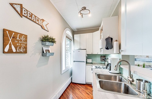 South Haven Condominio | 1/2 Mi to Beach & Lake Michigan: Condo w/Pool!