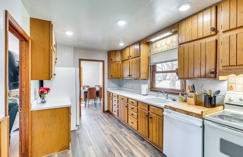 Pierre Casa | 1/2 Mi to Dtwn: Pierre Family Home w/ Patio