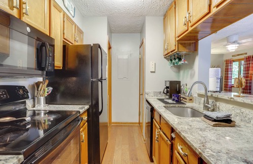 Waleska Condominio | 1/2 Mi to Marina: Lake Arrowhead Condo!