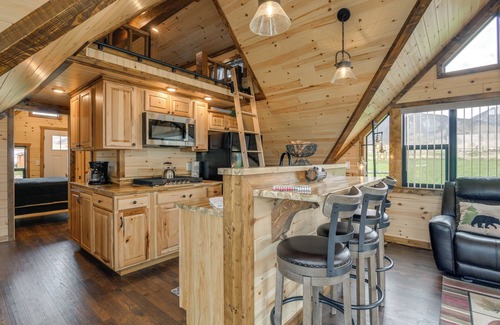 Alder Cabina | 1/2 Mi to Ruby River: Cabin w/ Trail Access!