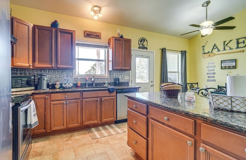 Zwolle Casa | 1/2 Mi to Toledo Bend Lake: Water-View Retreat