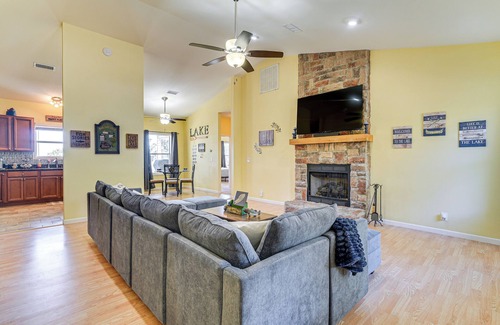 Zwolle Casa | 1/2 Mi to Toledo Bend Lake: Water-View Retreat