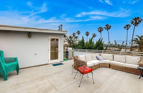 Pierpont Bay Casa | 1-2 Min Walk To Beach, Ocean Views W/Rooftop Deck