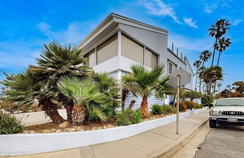 Pierpont Bay Casa | 1-2 Min Walk To Beach, Ocean Views W/Rooftop Deck