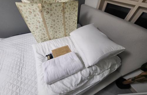 Seocho-dong Apartamento | 1-3508 #Sinnonhyeon High-rise View #Garden View #Gangnam Station Line 2, Sinbundang Line #Sinnonhyeon Station Line 9 #Hotel Bedding #New Building