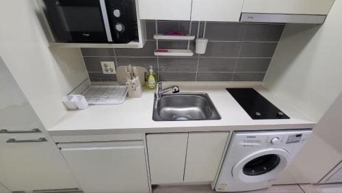 Seocho-dong Apartamento | 1-3508 #Sinnonhyeon High-rise View #Garden View #Gangnam Station Line 2, Sinbundang Line #Sinnonhyeon Station Line 9 #Hotel Bedding #New Building