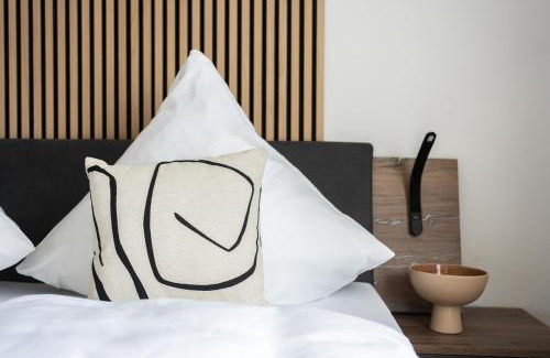Mittel Apartamento | 1-4 Gäste Wohnung W-Lan, Netflix, Amazon, Parken, Arbeitsplatz, 24h Check in ,Vollausgestattet Küche, Handtücher Seife u,v,m für Geschäftsreisende, Paare, Familien ,