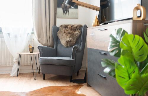 Mittel Apartamento | 1-4 Gäste Wohnung W-Lan, Netflix, Amazon, Parken, Arbeitsplatz, 24h Check in ,Vollausgestattet Küche, Handtücher Seife u,v,m für Geschäftsreisende, Paare, Familien ,
