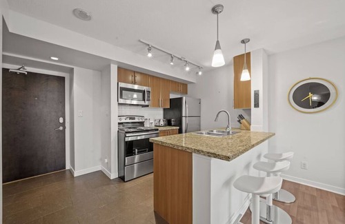 Crosstown Condominio | 1.5 Bedroom Condo DT, Sleeps 5, Amenities+Parking