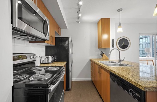 Crosstown Condominio | 1.5 Bedroom Condo DT, Sleeps 5, Amenities+Parking