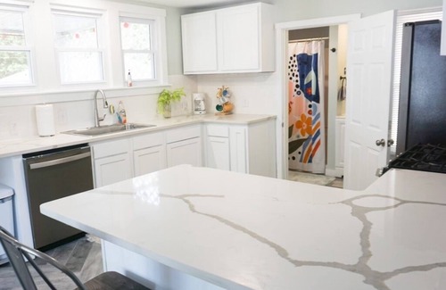 Huron Casa | 1.5 Blocks To Beach W/ Arcade, Luxe Kitchen + Beds