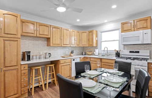 New Brunswick Casa | 1.5 mi to Rutgers University, RWJ, Saint Peter's, Pet Friendly, Laundry, Parking