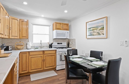 New Brunswick Casa | 1.5 mi to Rutgers University, RWJ, Saint Peter's, Pet Friendly, Laundry, Parking