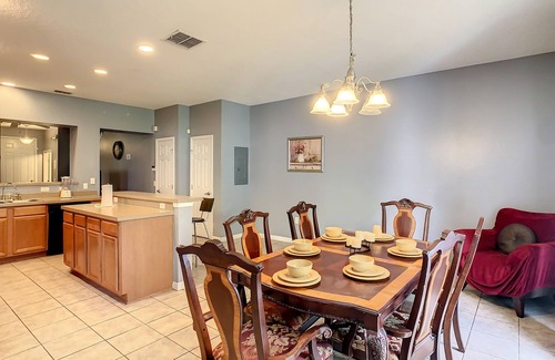 Crestwynd Bay Casa | 1. 5 M de Disney y un minuto de Walmart, 1600 pies cuadrados 3BR / 3BA Townhome