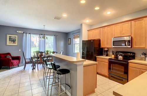 Crestwynd Bay Casa | 1. 5 M de Disney y un minuto de Walmart, 1600 pies cuadrados 3BR / 3BA Townhome
