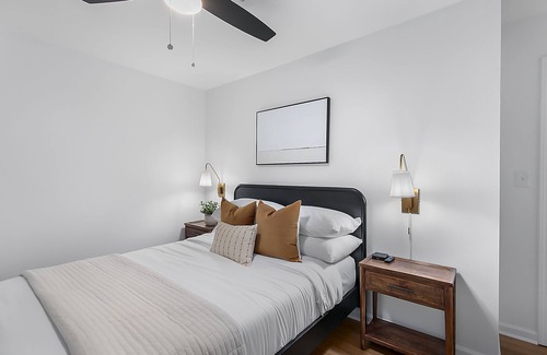Alabaster Casa | 1.5 miles to shops & interstate! Family friendly modern townhouse.