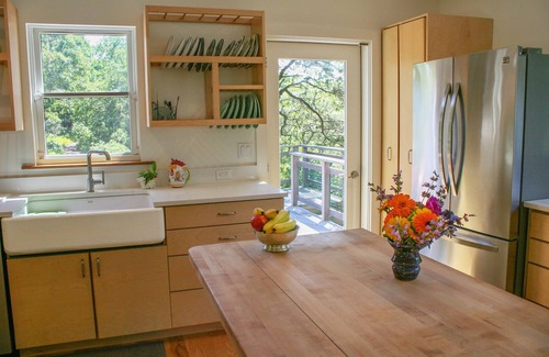 West Tisbury Casa | 1,500' Shore on Deep Bottom Cove, Tisbury Great Pond